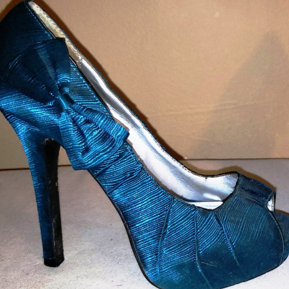 Qupid satin teal/turquoise open toe heels bow 7.5